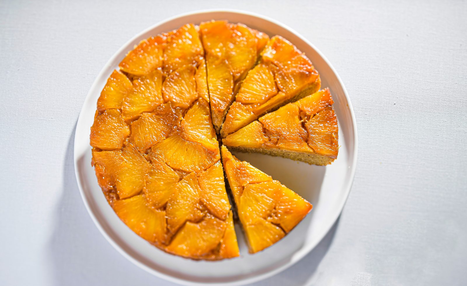 https://www.177milkstreet.com/assets/site/Recipes/_large/Pineapple-Upside-Down-Cornmeal-Cake.jpg